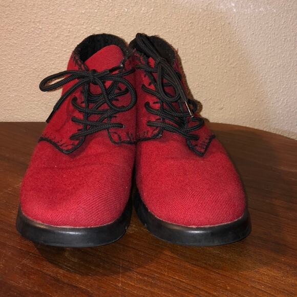 Talbots Preppy Academia Studious Holiday Red Material Ankle Booties - Picture 1 of 8